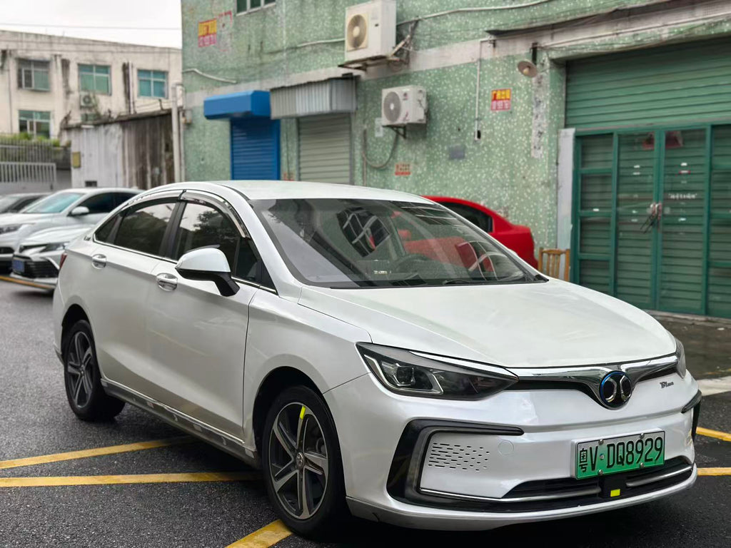BAIC Beijing EU5 front seat interior view