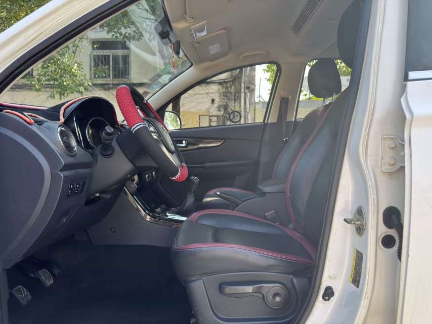FOB Shenzhen Used 2015 BAIC Huansu S3 Luxury 1.5L Manual 5-Door 7-Seater RWD Compact SUV National V Emission Cheap Export Car