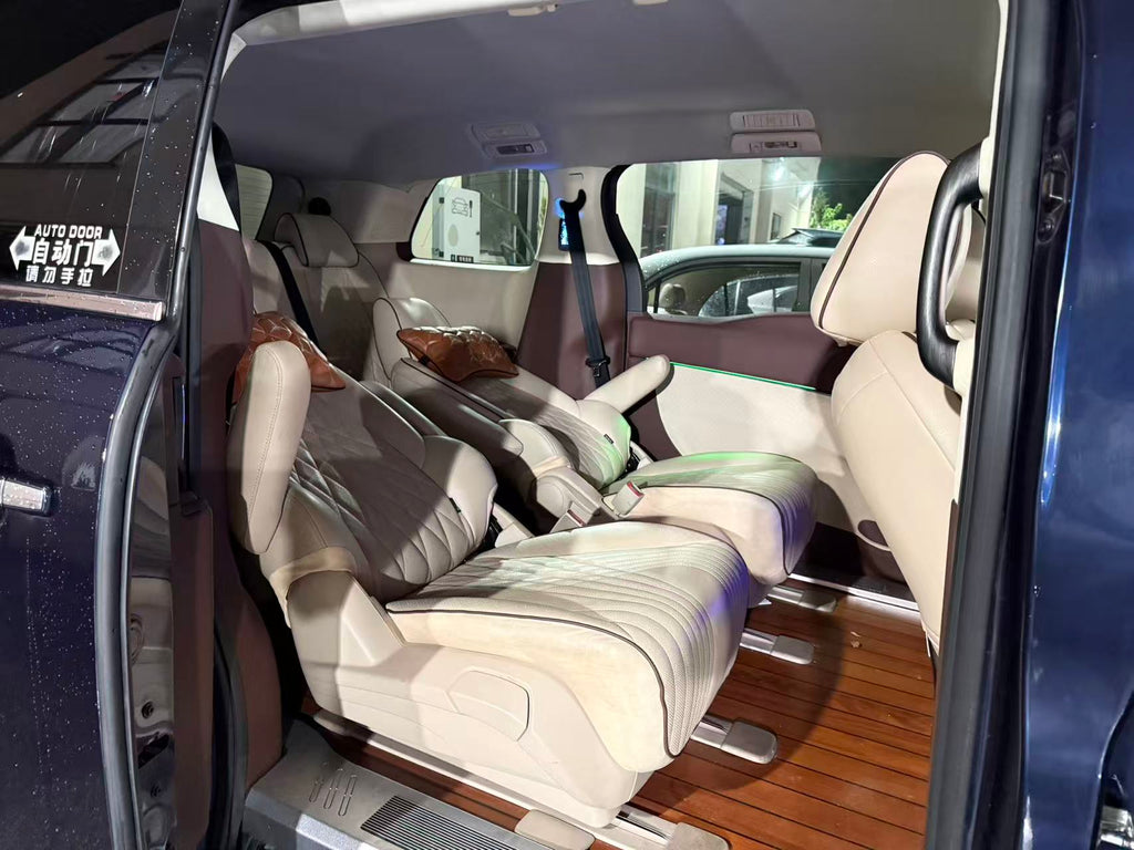 2017 Buick GL8 25S - Rear cargo area with third row seats folded