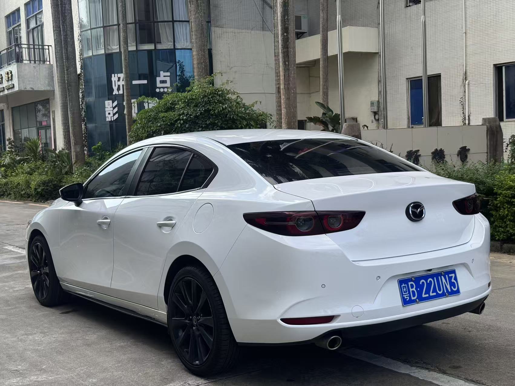 Mazda 3 Axela 2020 rear three-quarter view