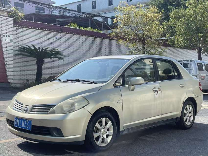 Nissan Tiida 2006 additional view