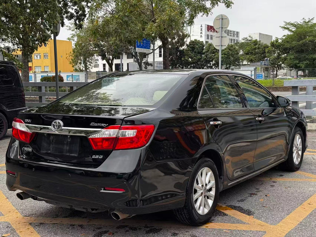Toyota Camry 2013 additional view