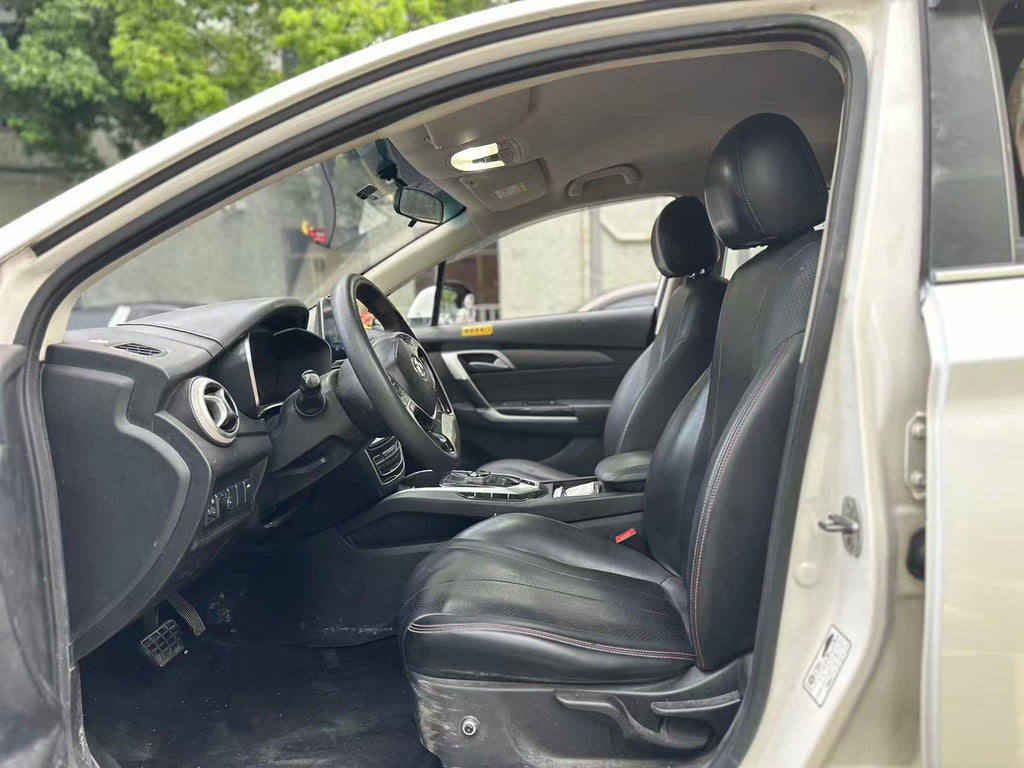 BAIC Beijing EU5 side exterior view