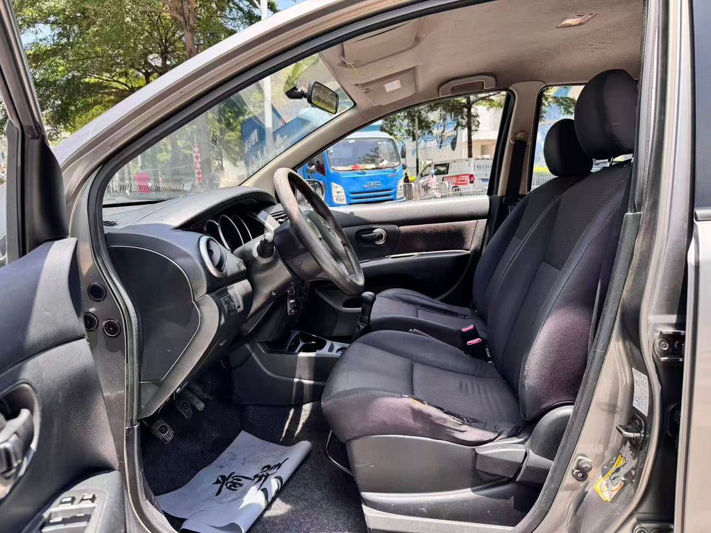 Used Nissan Livina Geniss 2010 1.6L Manual Intelligent Edition | 5-Seater MPV Cargo Family Car, Left Hand Drive