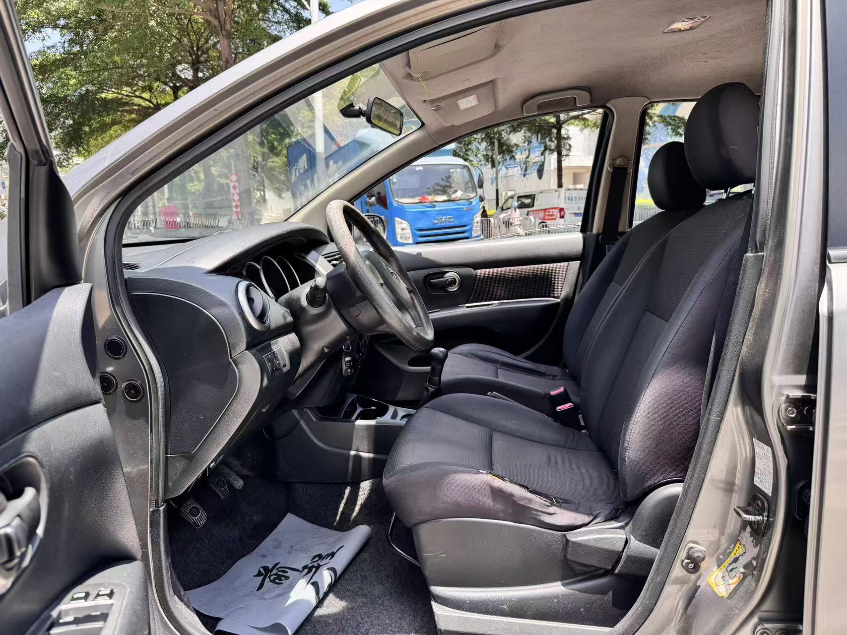 Used Nissan Livina Geniss 2010 1.6L Manual Intelligent Edition | 5-Seater MPV Cargo Family Car, Left Hand Drive