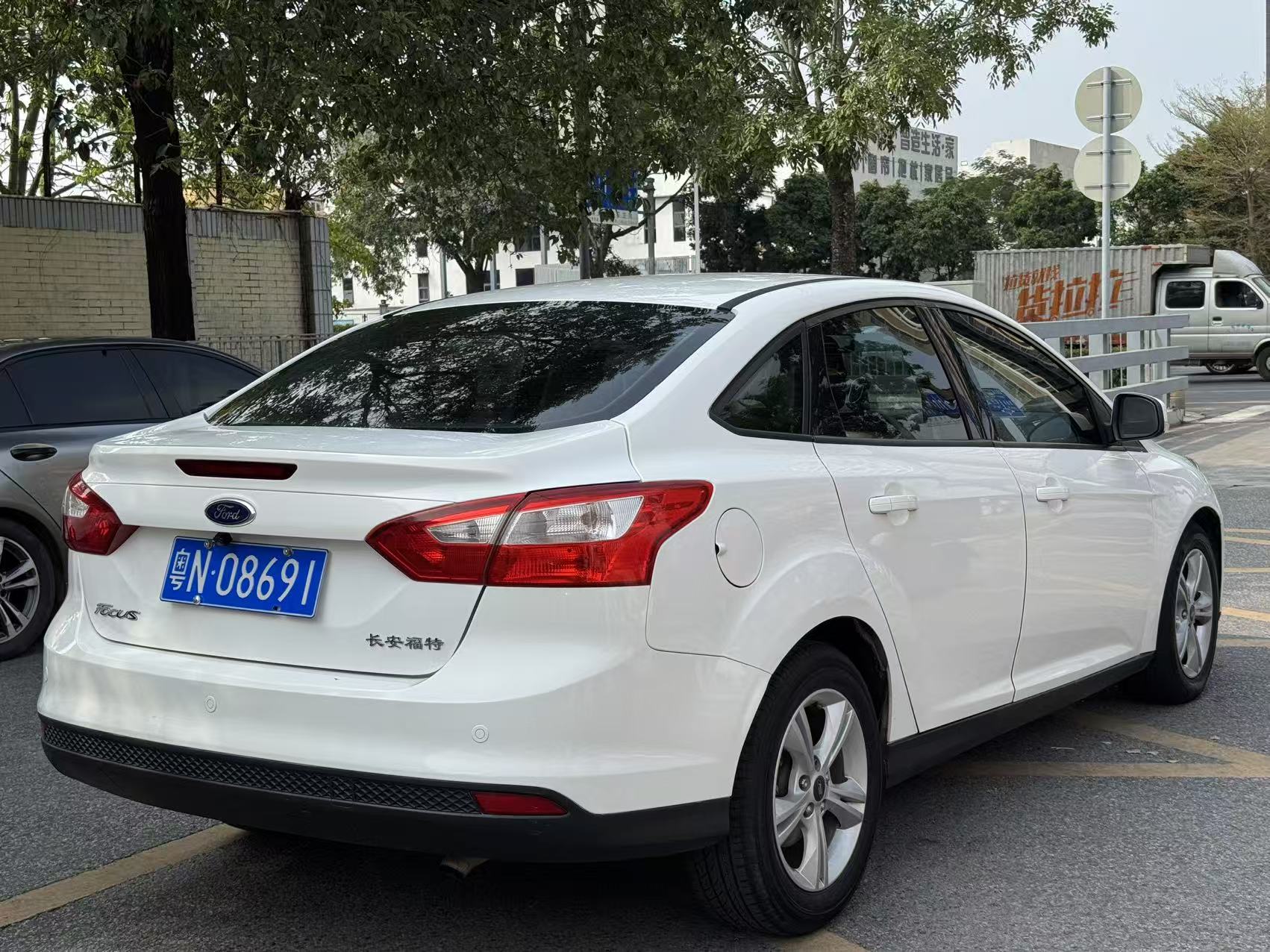 Ford Focus 2012 exterior side profile