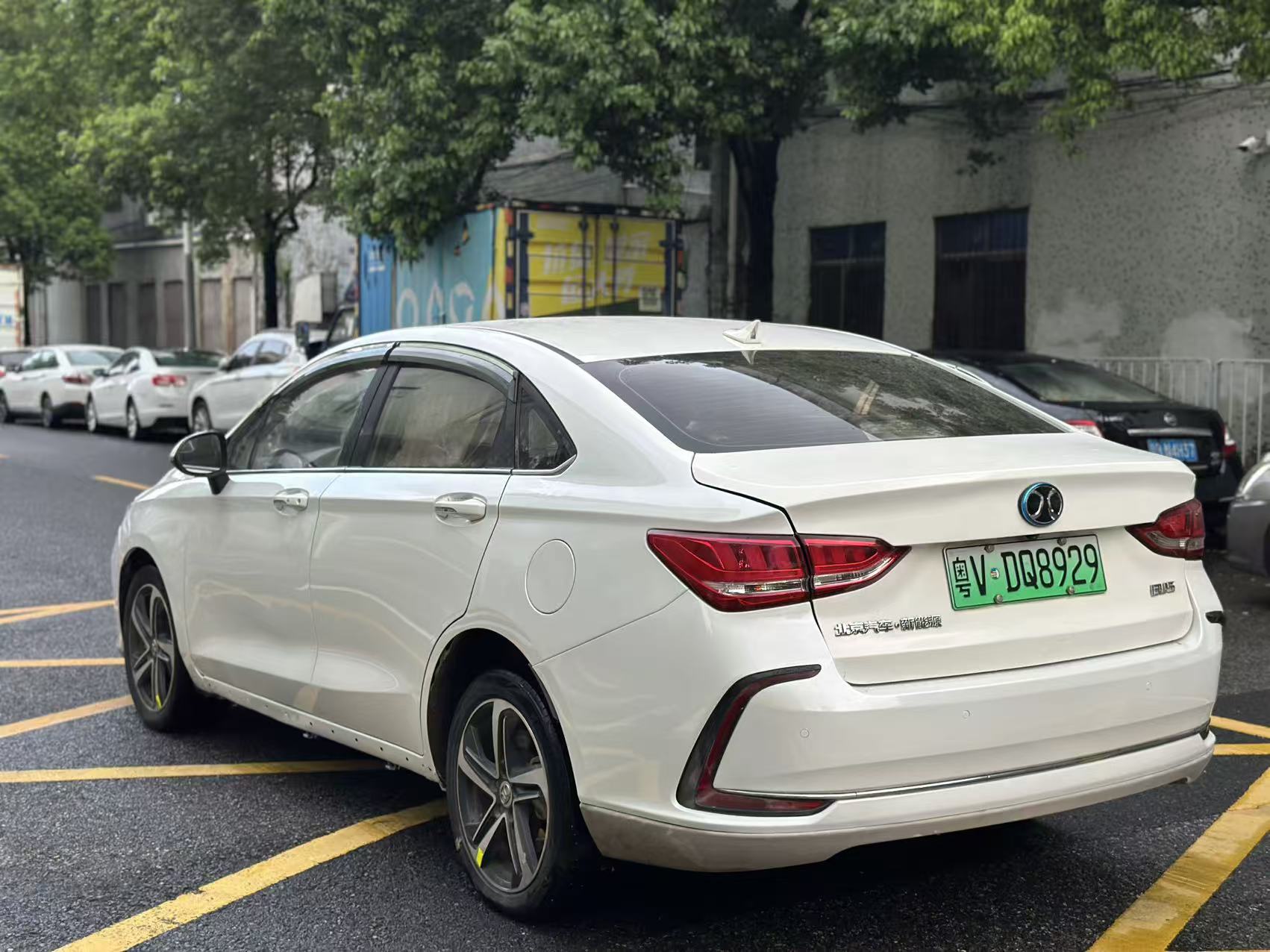 BAIC Beijing EU5 additional exterior view