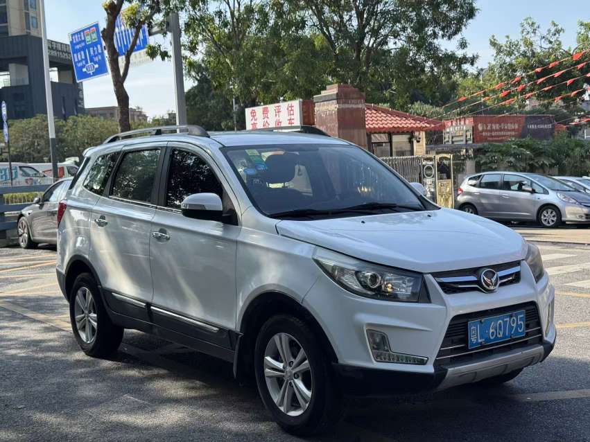FOB Shenzhen Used 2015 BAIC Huansu S3 Luxury 1.5L Manual 5-Door 7-Seater RWD Compact SUV National V Emission Cheap Export Car